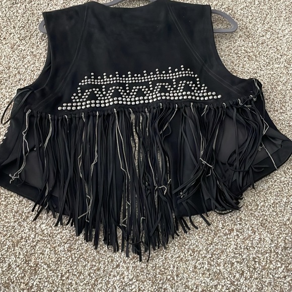 Black jacket with fringe on bottom, size large - Picture 3 of 4